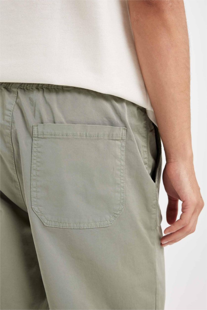 HOMME Kaki Short Bermuda en Gabardine à coupe régulière