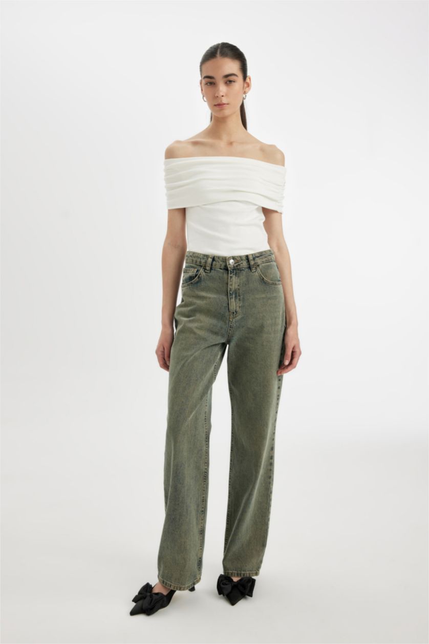 نساء بيج فاتح تيشيرت سليم فيت نص كم وكتف مكشوف