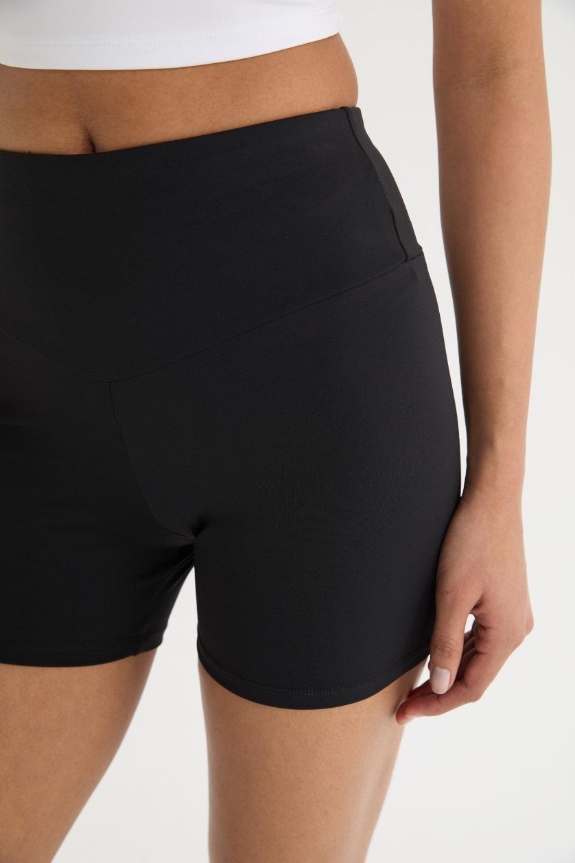 Kadın Siyah Siyah Beli Saran Esnek Biker Kısa Sporcu Tayt