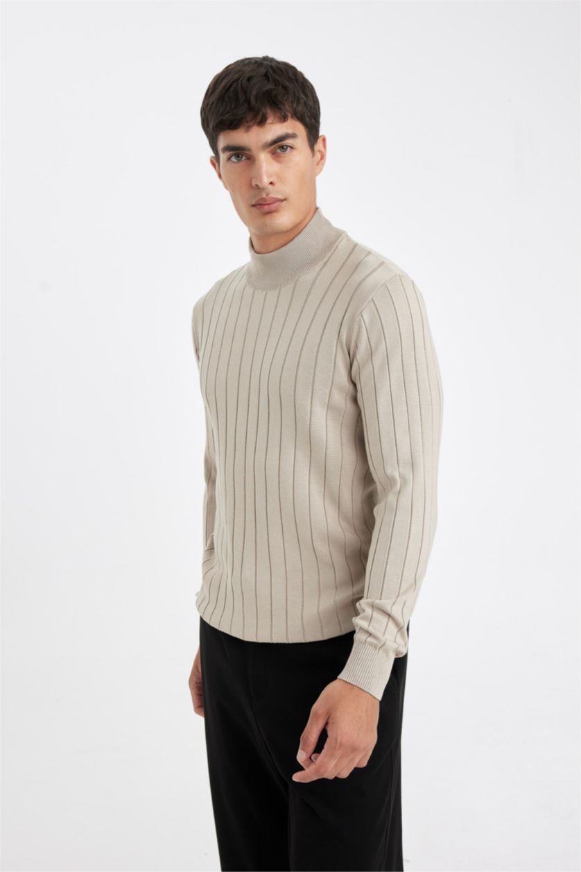 Erkek Bej Standart Fit Normal Kesim Yarım Balıkçı Yaka Jakarlı Triko Kazak