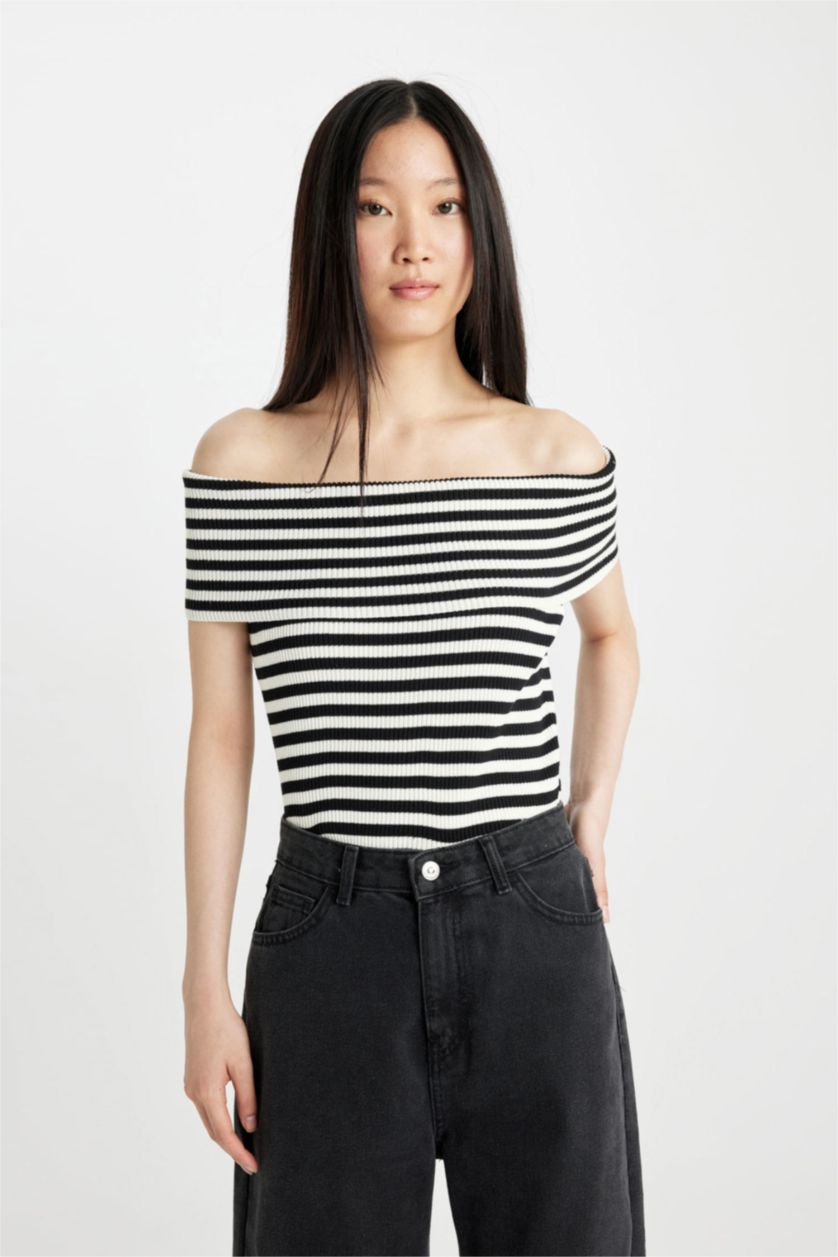 Woman Black Slim Fit Strapless Ribana Pullover