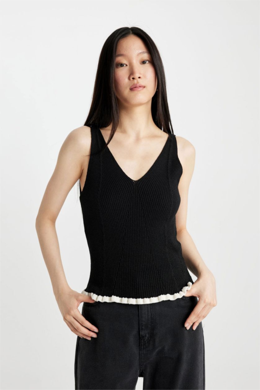 Kadın Siyah Fitted V Yaka Basic Düz Triko Atlet