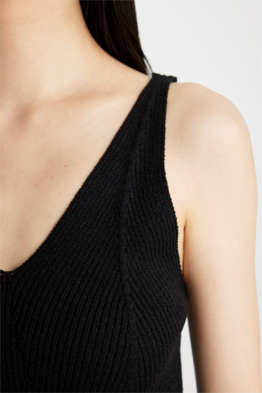 Kadın Siyah Fitted V Yaka Basic Düz Triko Atlet