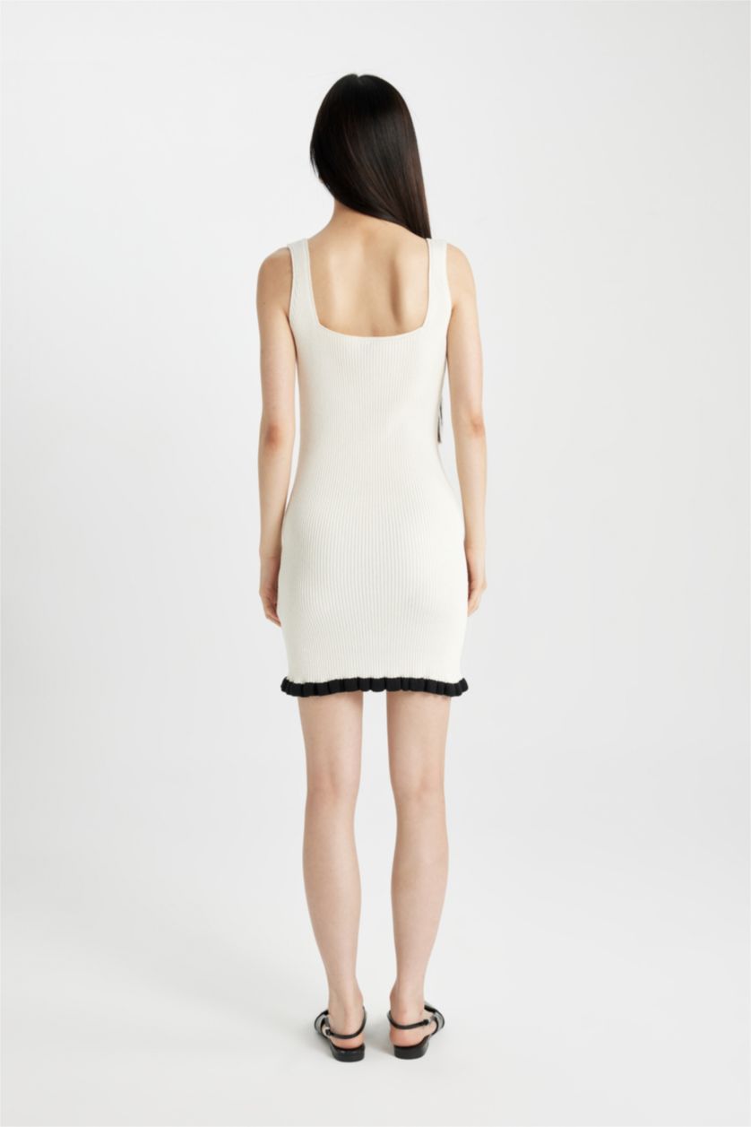 Kadın Ekru Fitted Kare Yaka Kolsuz Mini Triko Elbise