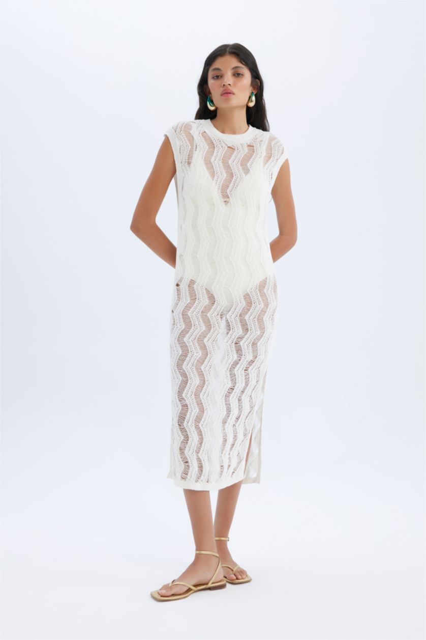 Kadın Ekru Bisiklet Yaka Kolsuz Yırtmaçlı Beyaz Midi Triko Elbise