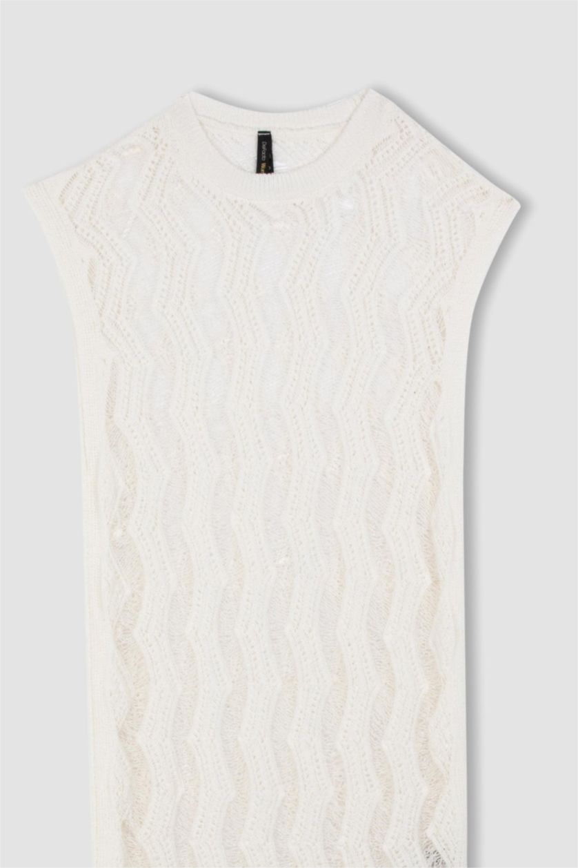 Kadın Ekru Bisiklet Yaka Kolsuz Yırtmaçlı Beyaz Midi Triko Elbise