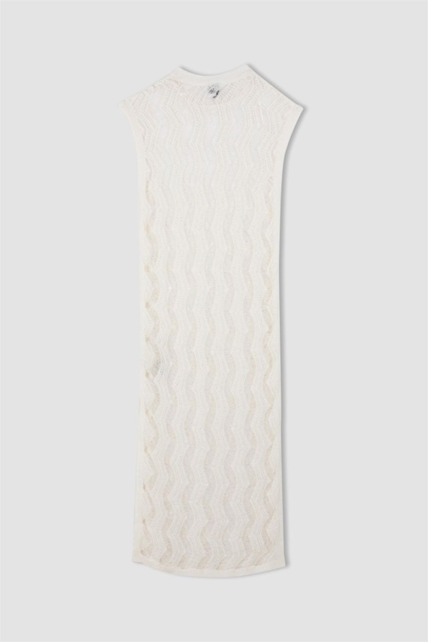 Kadın Ekru Bisiklet Yaka Kolsuz Yırtmaçlı Beyaz Midi Triko Elbise