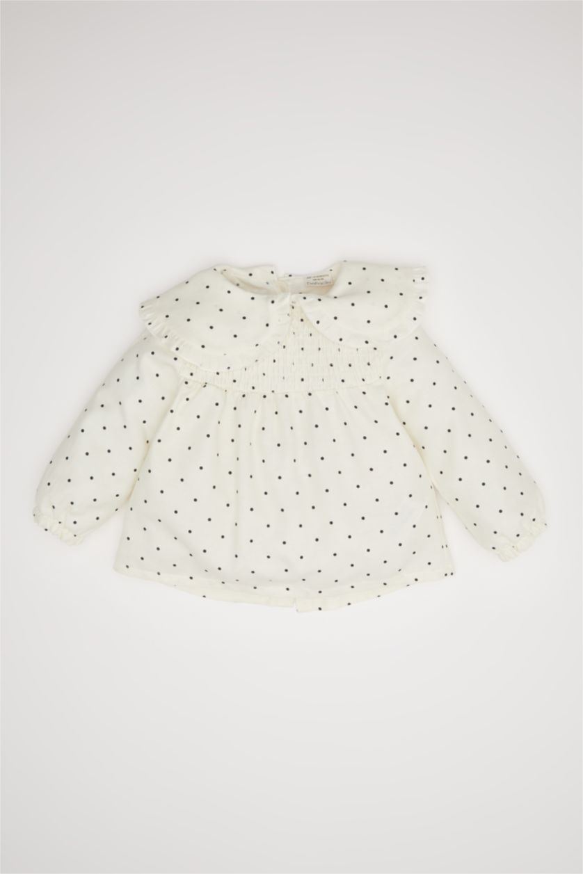 طفلة صغيرة بيج فاتح قميص بيبي بناتي منقط كم طويل تويل قصة عادية بياقة كبيرة