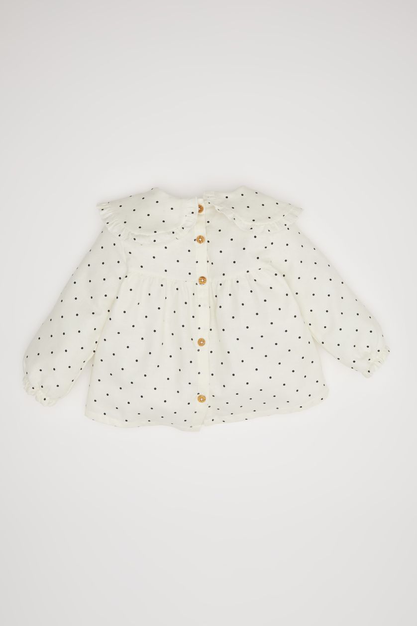 طفلة صغيرة بيج فاتح قميص بيبي بناتي منقط كم طويل تويل قصة عادية بياقة كبيرة