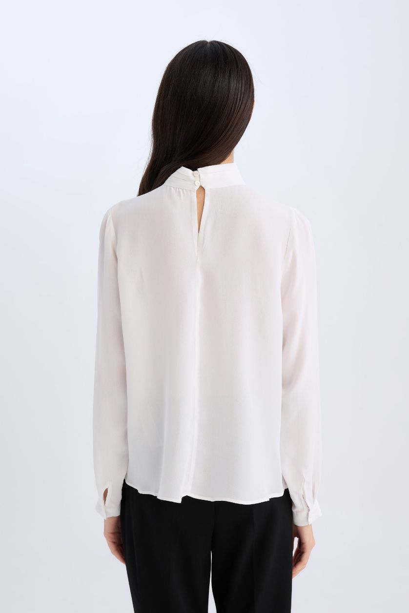 Kadın Beyaz Regular Fit Fiyonk Yaka Basic Düz Saten Uzun Kollu Bluz