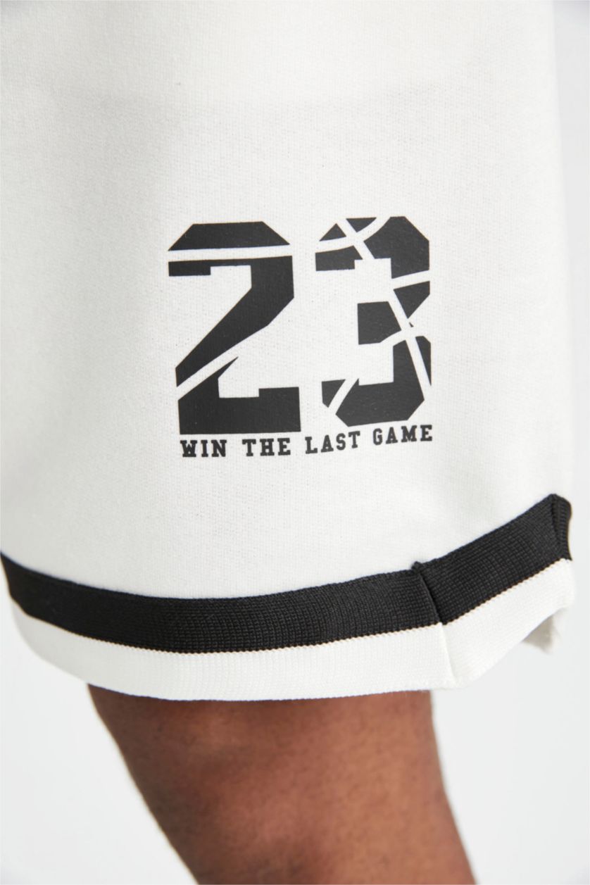 Erkek Beyaz Standart Fit Baskılı Şort