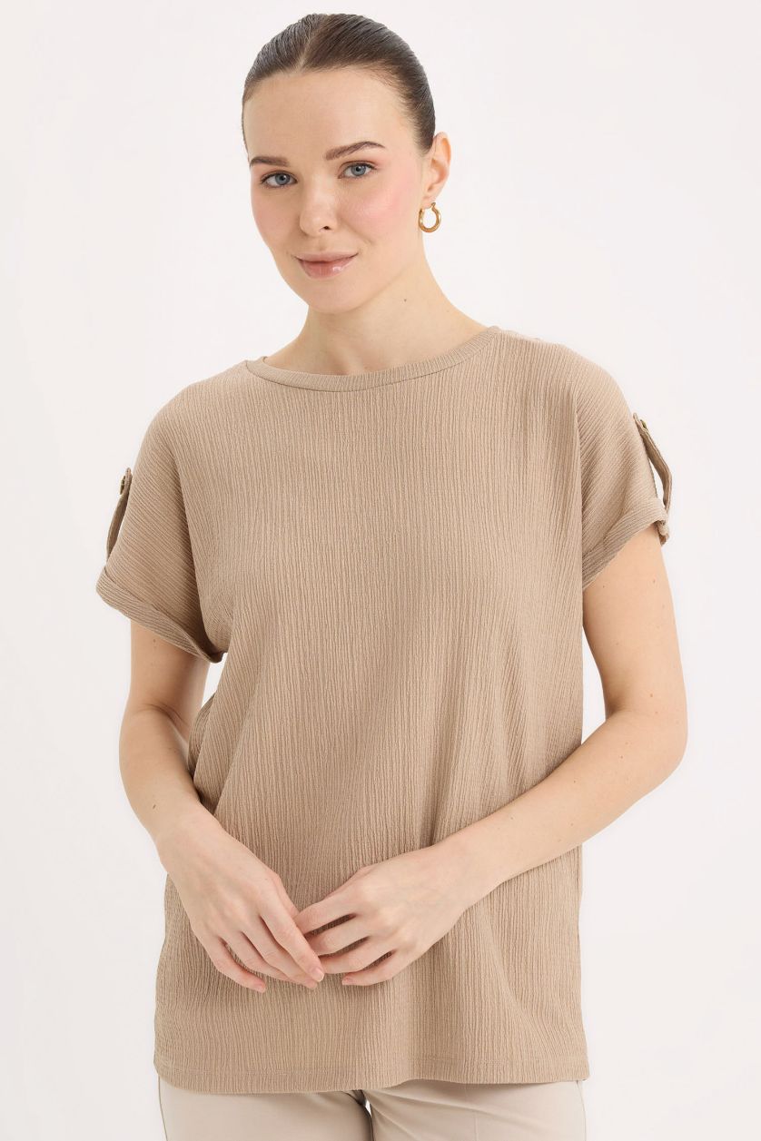 نساء بيج تيشيرت نص كم قصة عادية برقبة مستديرة