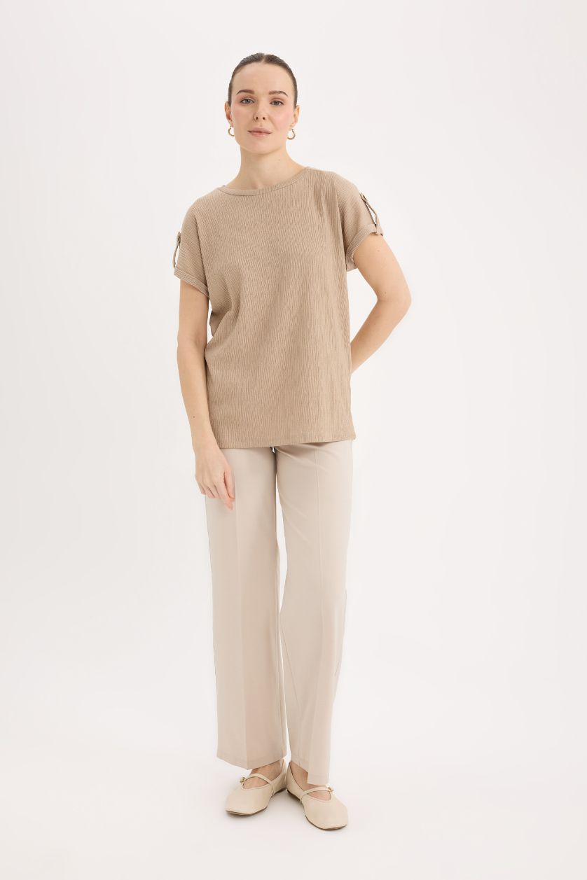 نساء بيج تيشيرت نص كم قصة عادية برقبة مستديرة