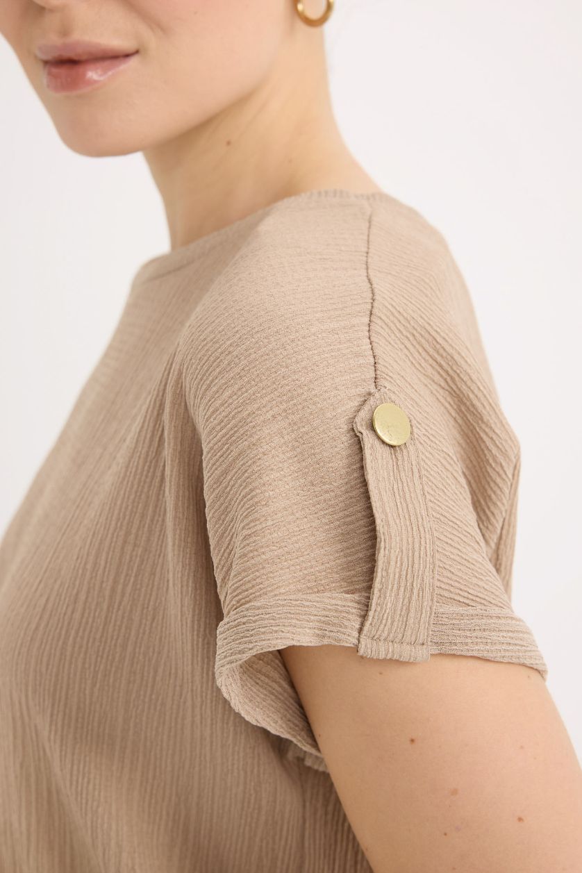 نساء بيج تيشيرت نص كم قصة عادية برقبة مستديرة