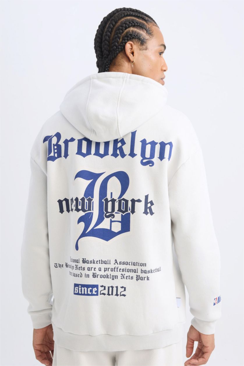 Erkek Taş NBA Brooklyn Nets Comfort Fit Rahat Kalıp Kapüşonlu Kalın Sırt Baskılı Sweatshirt