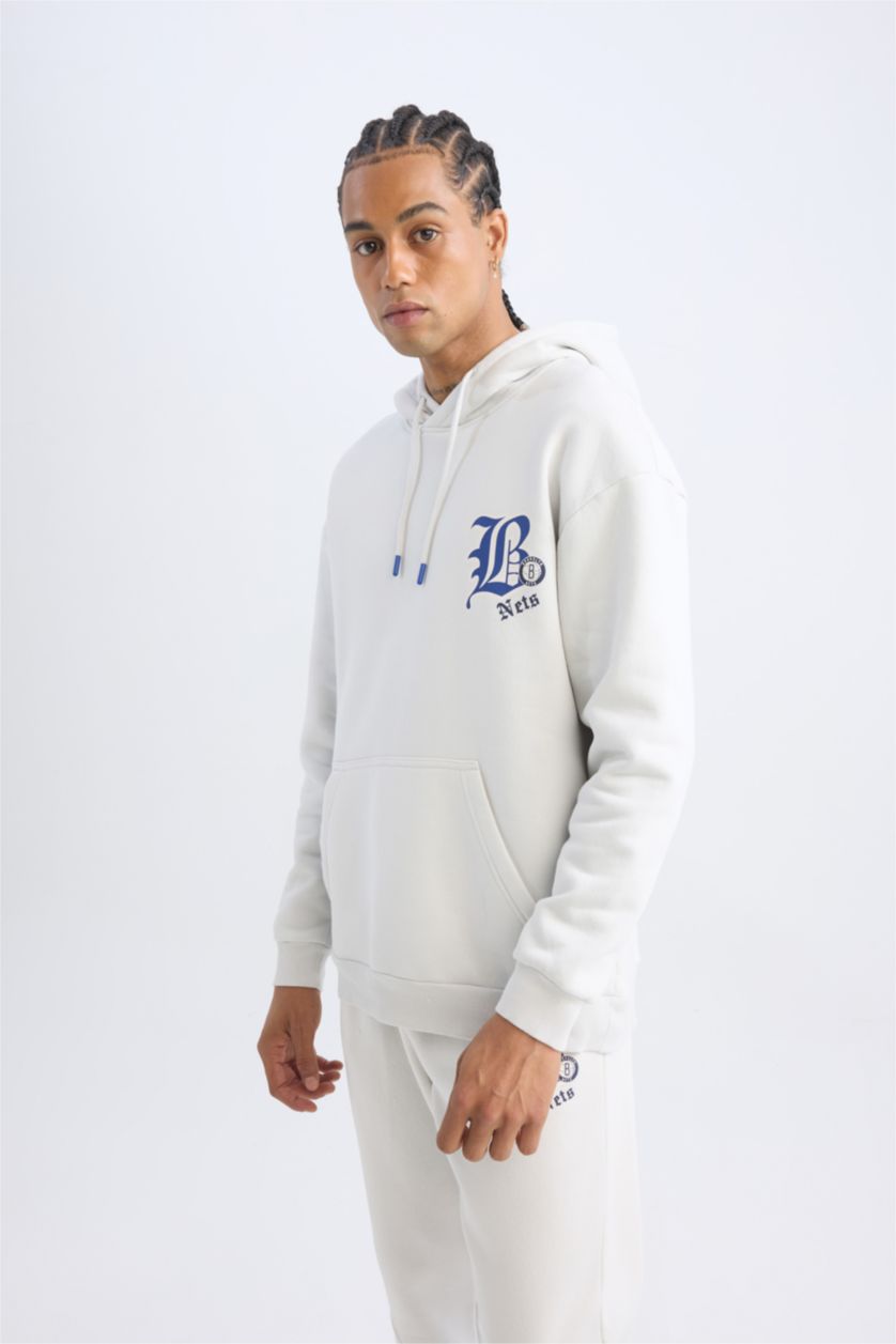 Erkek Taş NBA Brooklyn Nets Comfort Fit Rahat Kalıp Kapüşonlu Kalın Sırt Baskılı Sweatshirt
