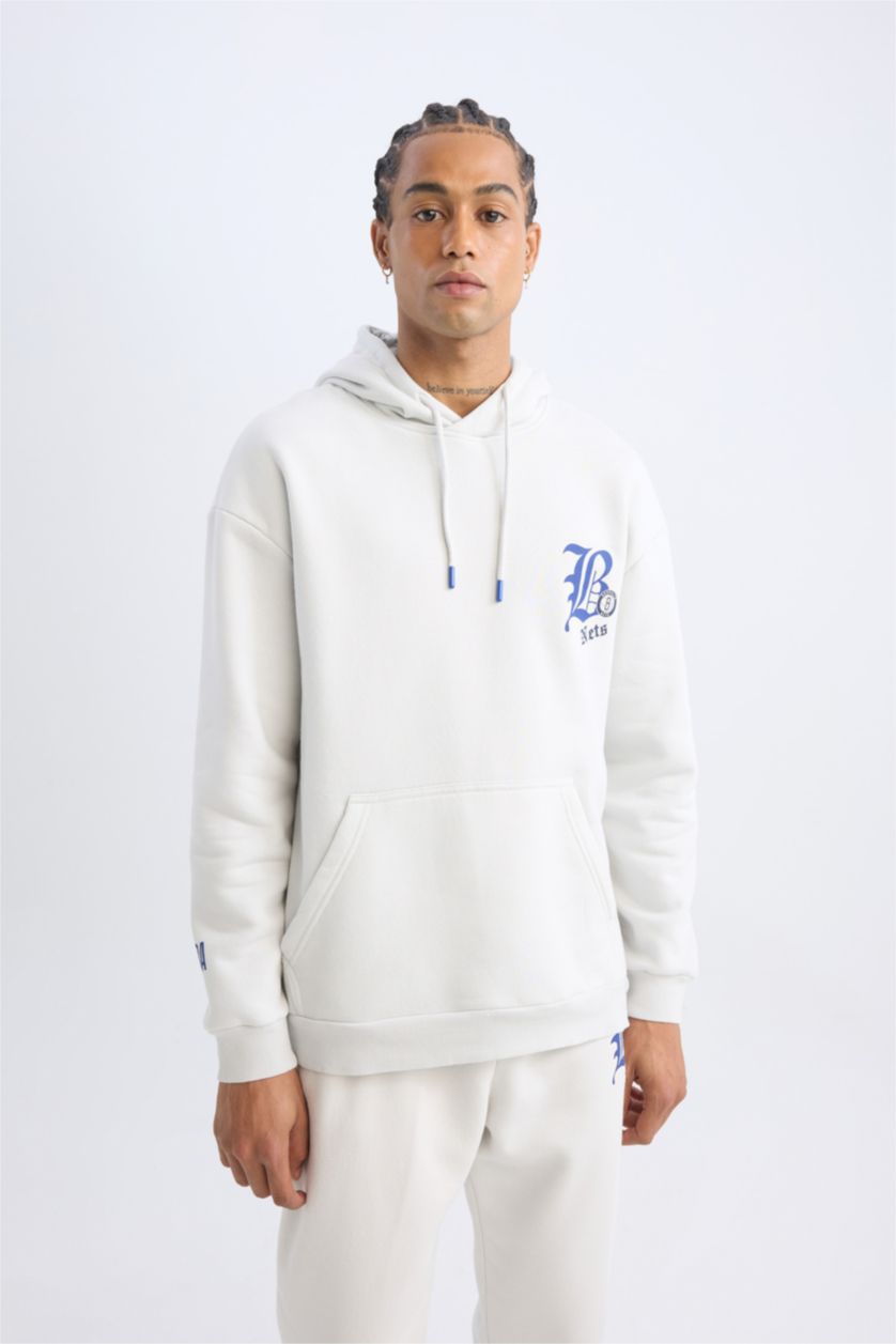 Erkek Taş NBA Brooklyn Nets Comfort Fit Rahat Kalıp Kapüşonlu Kalın Sırt Baskılı Sweatshirt