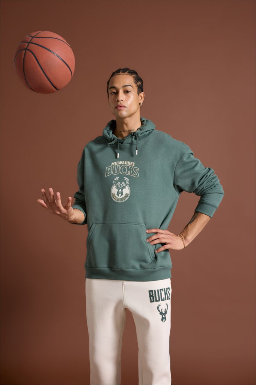 Erkek Koyu Yeşil NBA Milwaukee Bucks Boxy Fit Kapüşonlu Sırt Baskılı Kanguru Cepli Kalın Sweatshirt