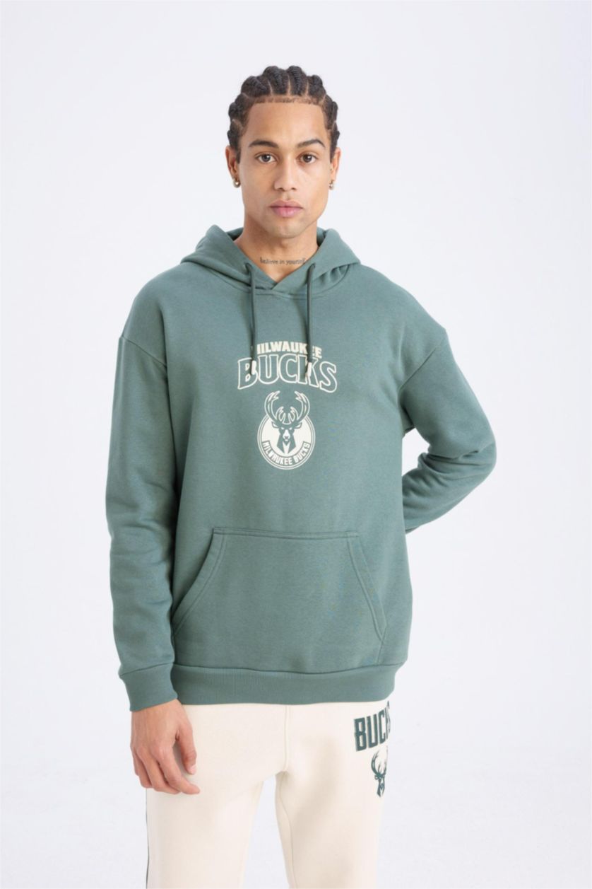 Erkek Koyu Yeşil NBA Milwaukee Bucks Boxy Fit Kapüşonlu Sırt Baskılı Kanguru Cepli Kalın Sweatshirt