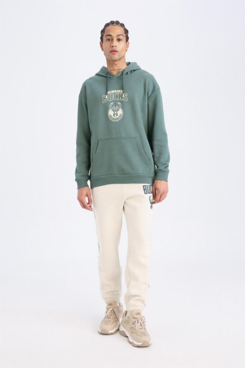 Erkek Koyu Yeşil NBA Milwaukee Bucks Boxy Fit Kapüşonlu Sırt Baskılı Kanguru Cepli Kalın Sweatshirt
