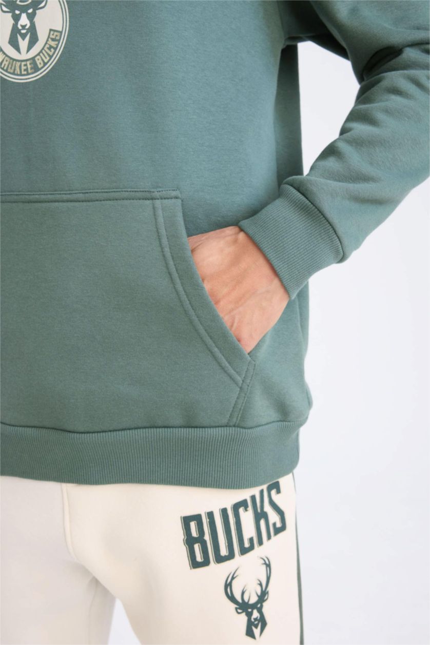 Erkek Koyu Yeşil NBA Milwaukee Bucks Boxy Fit Kapüşonlu Sırt Baskılı Kanguru Cepli Kalın Sweatshirt