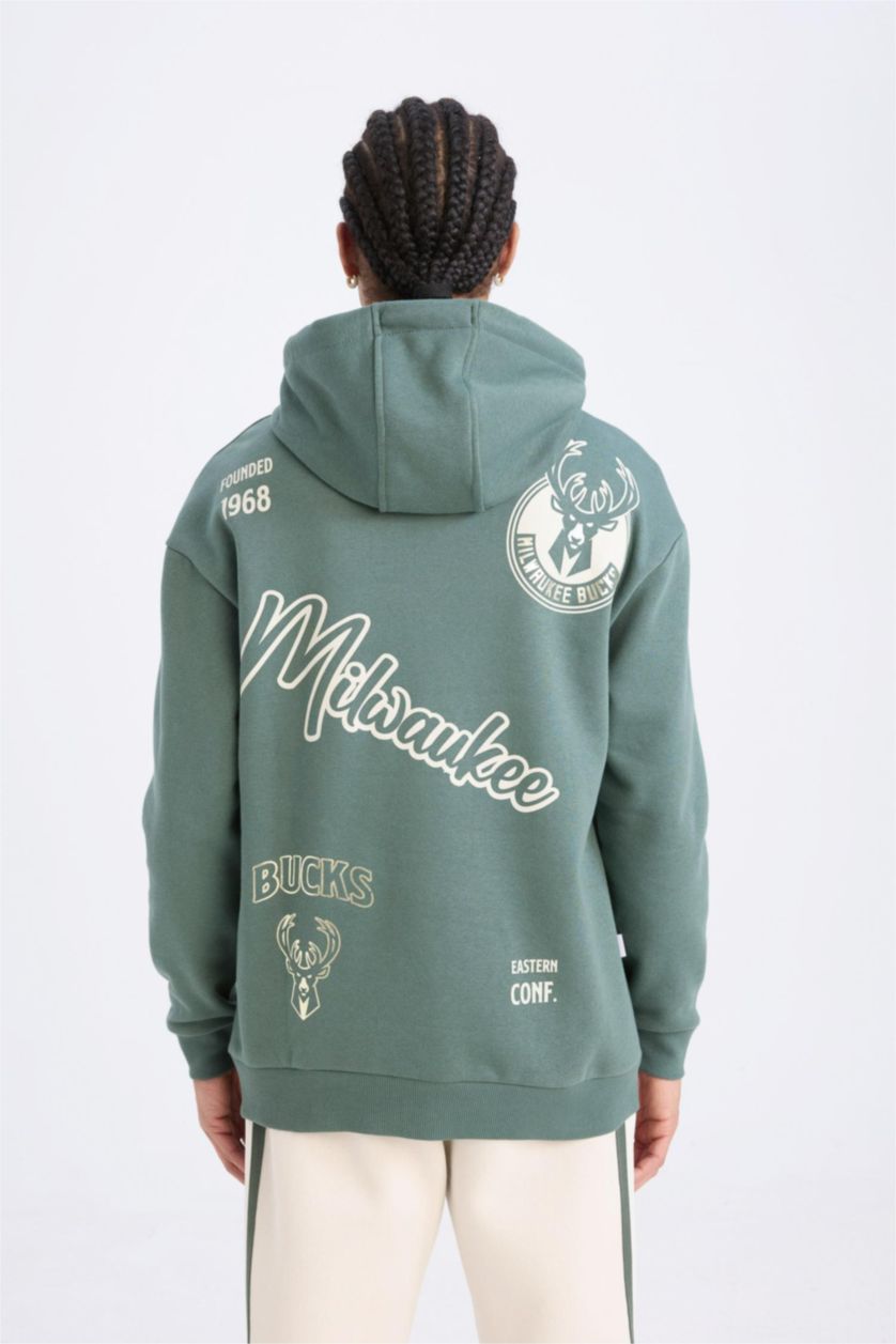 Erkek Koyu Yeşil NBA Milwaukee Bucks Boxy Fit Kapüşonlu Sırt Baskılı Kanguru Cepli Kalın Sweatshirt