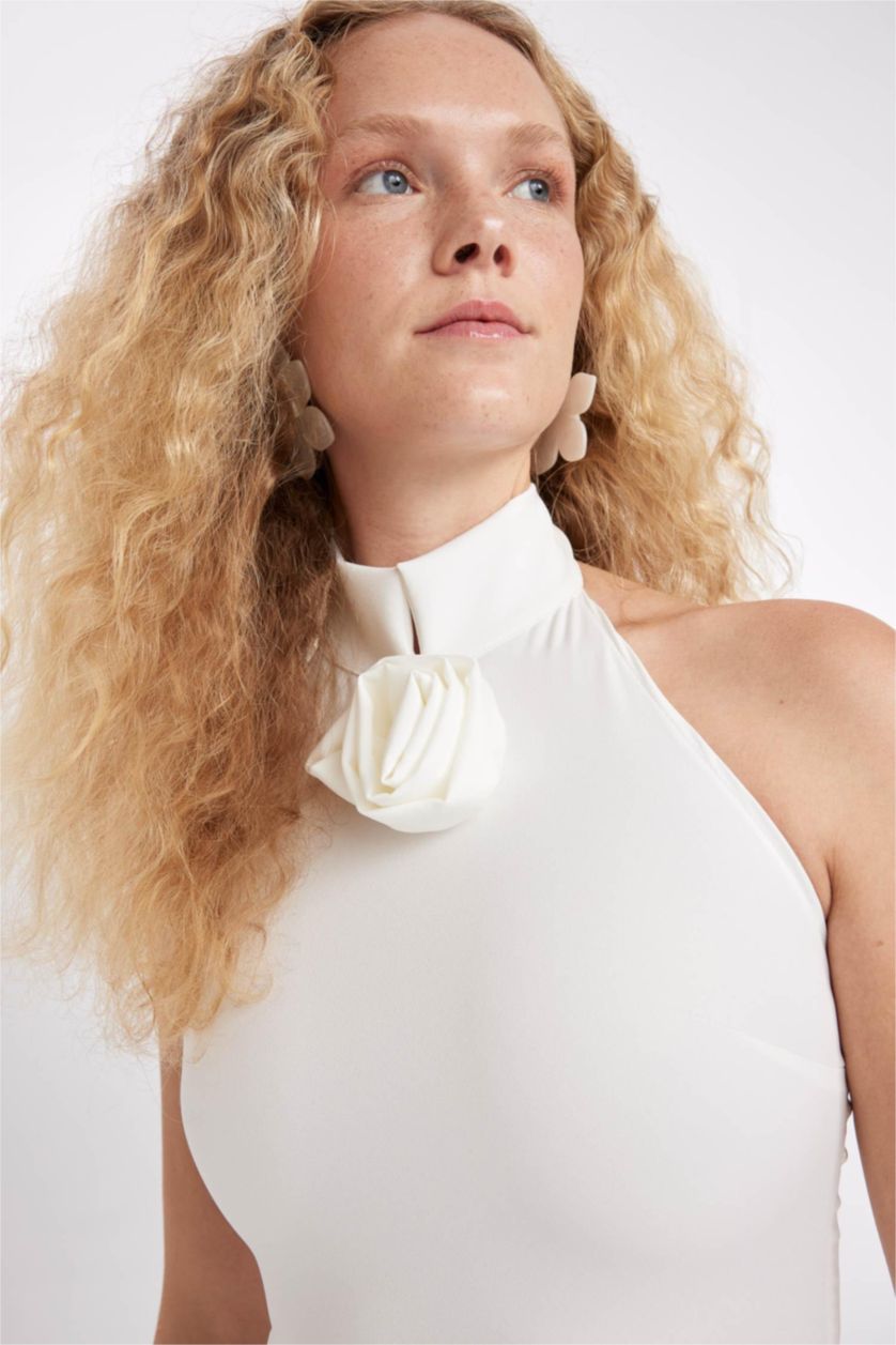 Kadın Kırık Beyaz Bodycon Vücudu Saran Halter Yaka Kolsuz Maxi Elbise