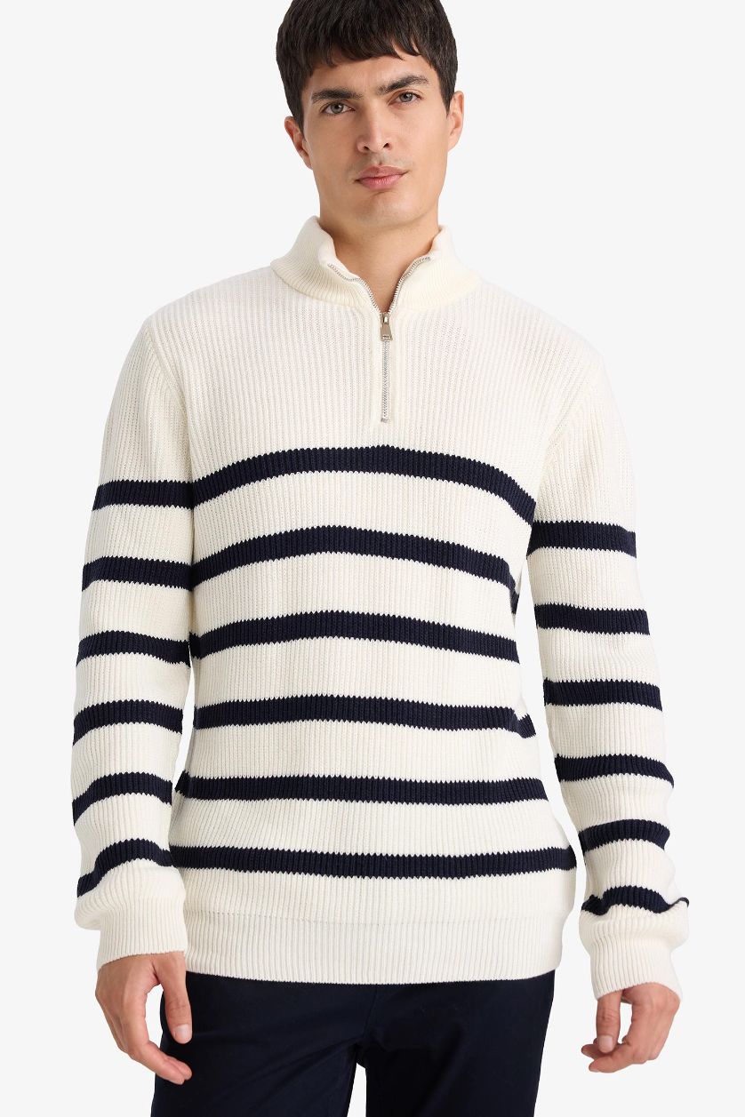 رجال بيج فاتح بلوز صوف مخطط قصة عادية بياخة عالية