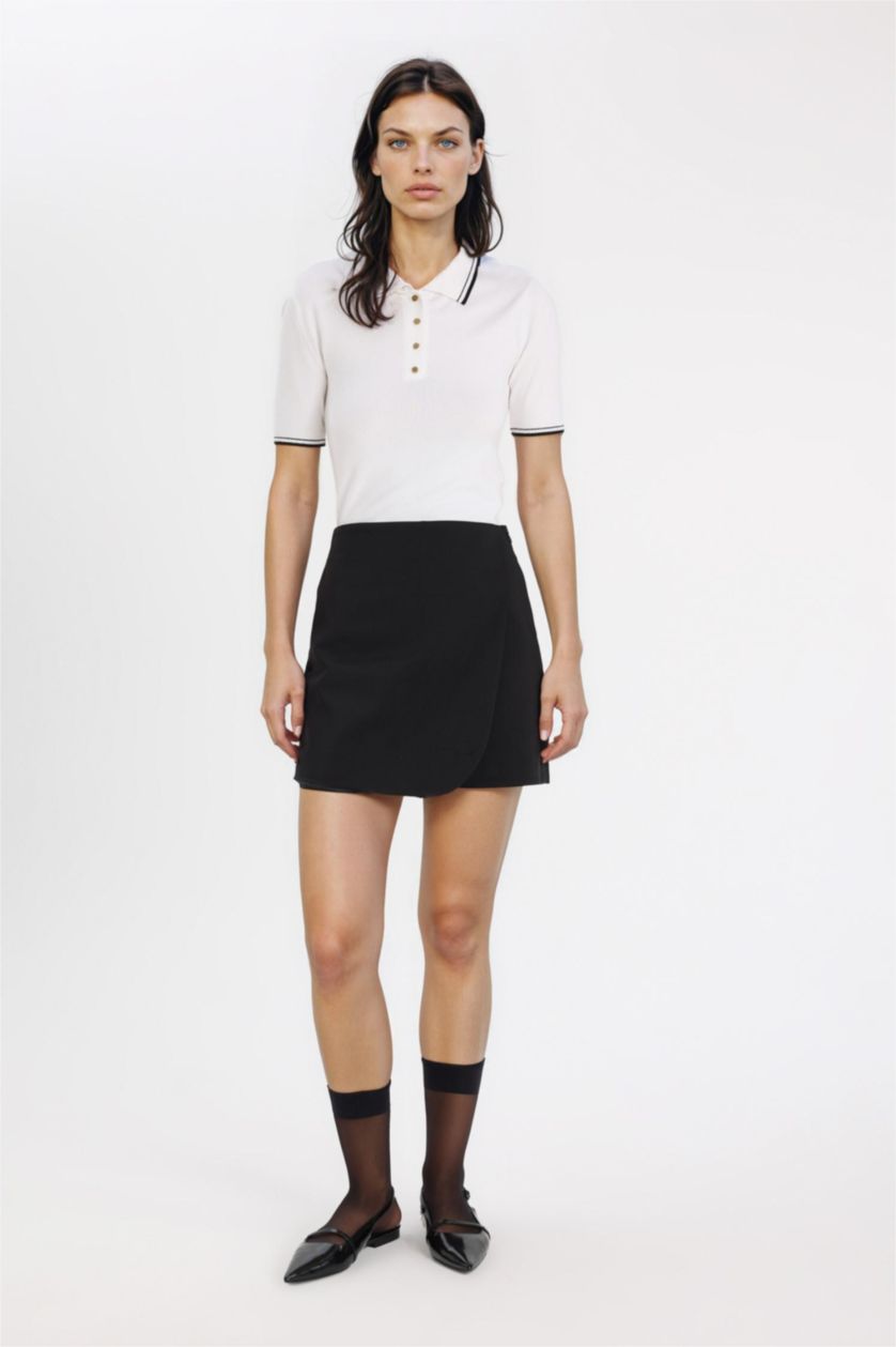 Kadın Beyaz Regular Fit Polo Yaka Düğmeli Basic Düz Kısa Kollu Triko Kazak