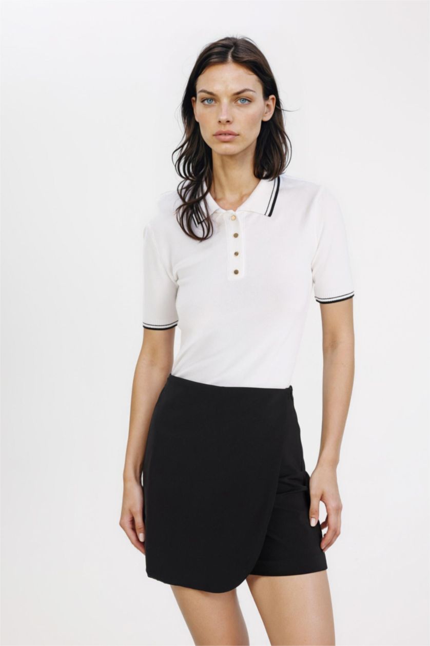 Kadın Beyaz Regular Fit Polo Yaka Düğmeli Basic Düz Kısa Kollu Triko Kazak