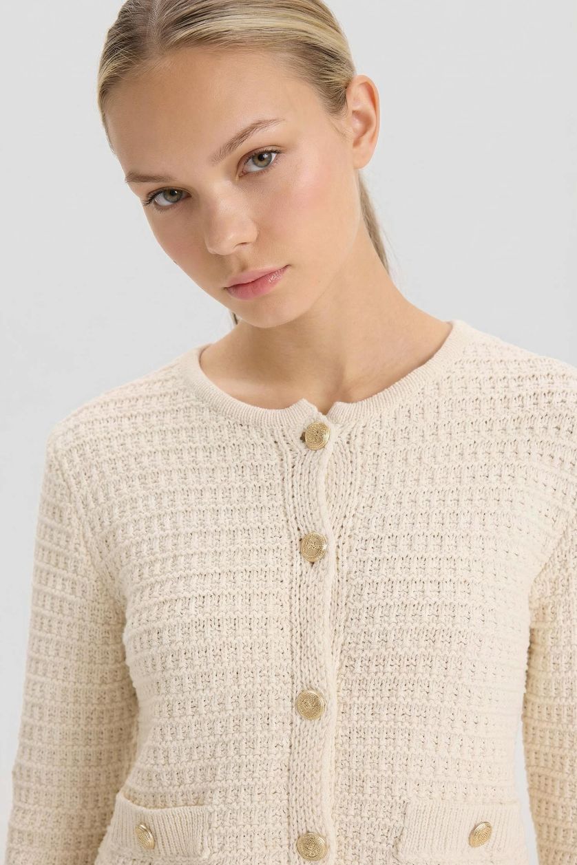 Kadın Ekru Regular Fit Bisiklet Yaka Dokulu Düğmeli Triko Hırka