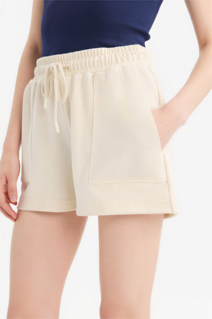 FEMME Écru Short coupe régulière