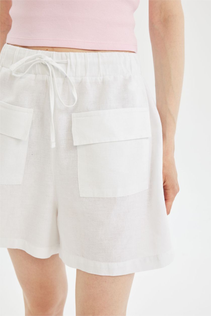 Kadın Beyaz Coool Relax Fit Normal Bel Kısa Paça Keten Karışımlı Şort