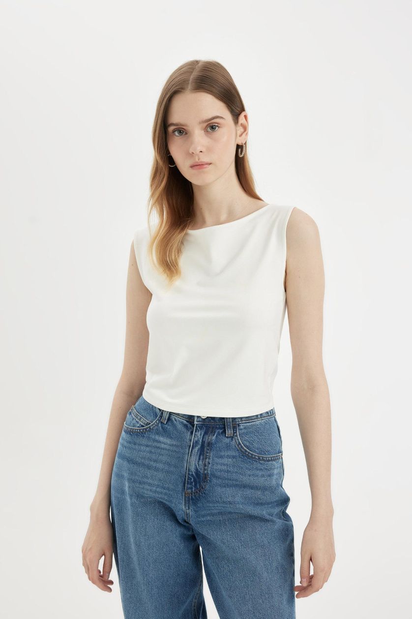 نساء اوف وايت تيشيرت نص كم سليم فيت