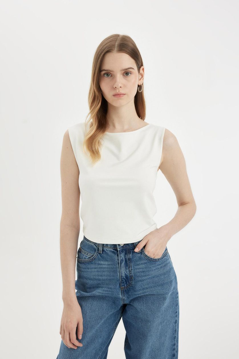 نساء اوف وايت تيشيرت نص كم سليم فيت