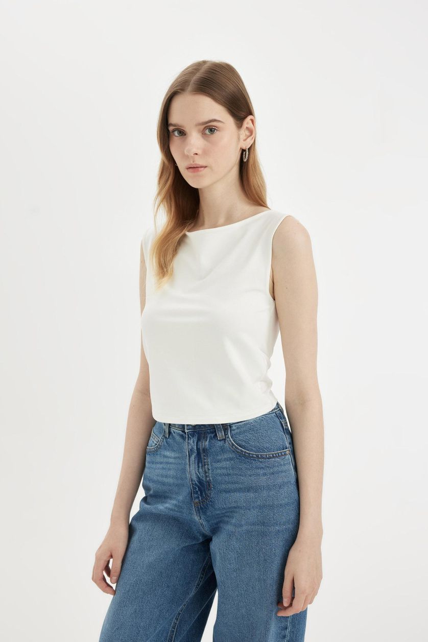 نساء اوف وايت تيشيرت نص كم سليم فيت