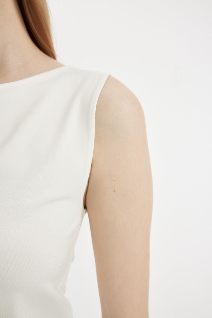 نساء اوف وايت تيشيرت نص كم سليم فيت