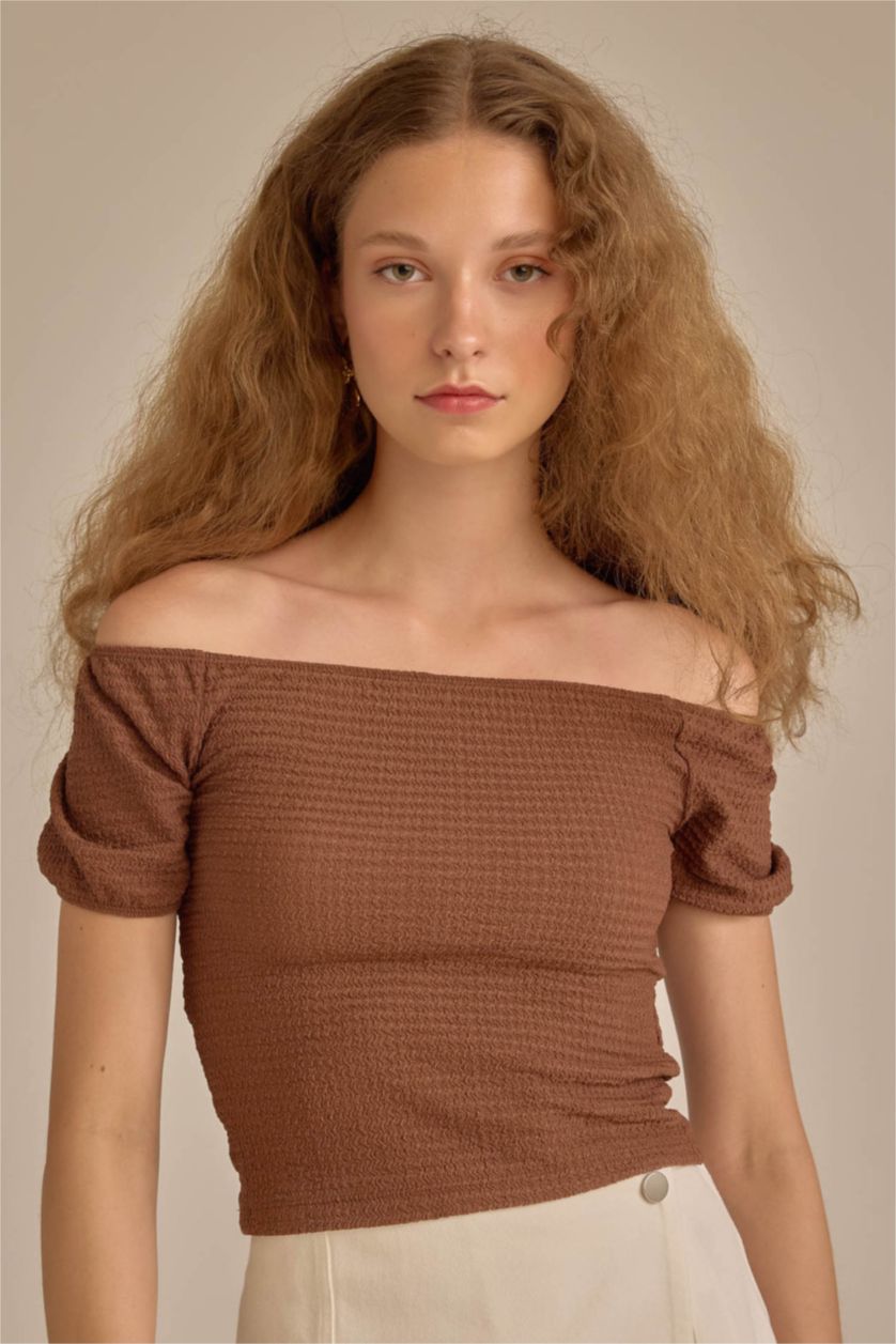 نساء بني بلوزة منسوج بكتف مفتوح سليم فيت