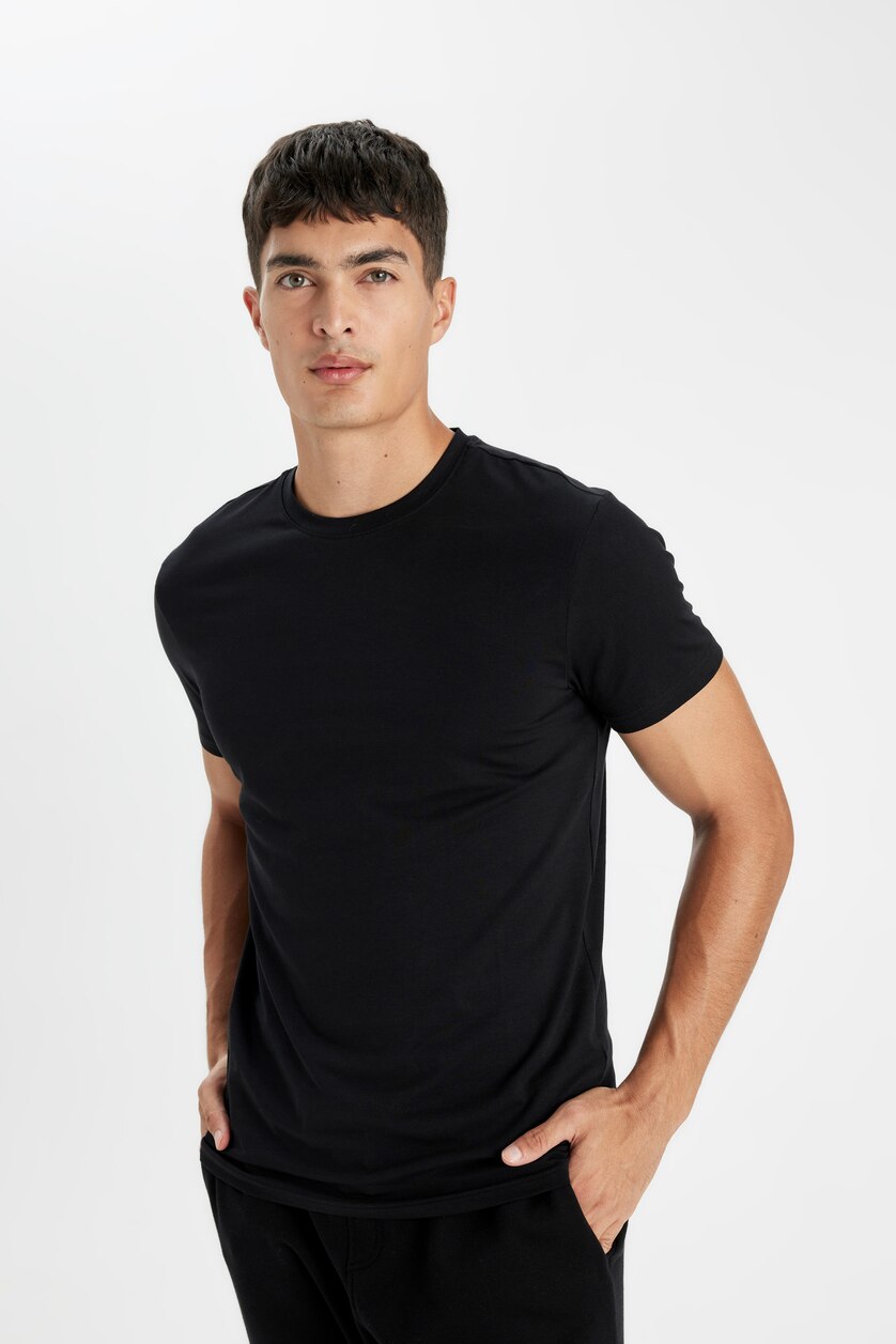 رجال أسود Slim Fit Knitted Tops