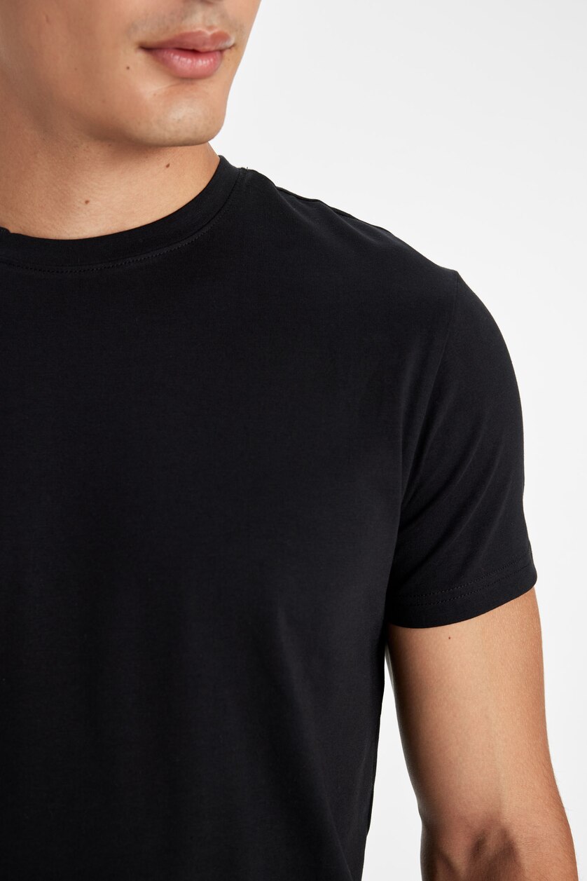 رجال أسود Slim Fit Knitted Tops