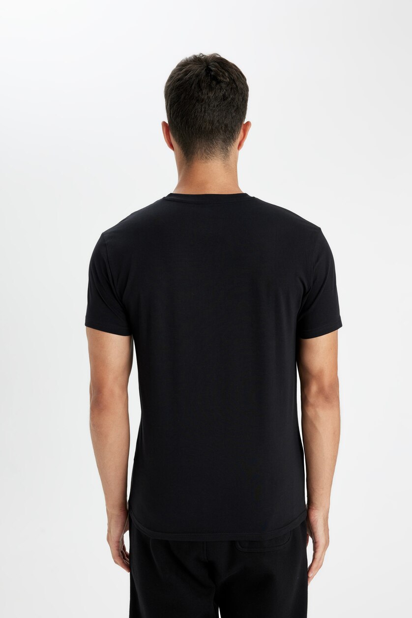 رجال أسود Slim Fit Knitted Tops