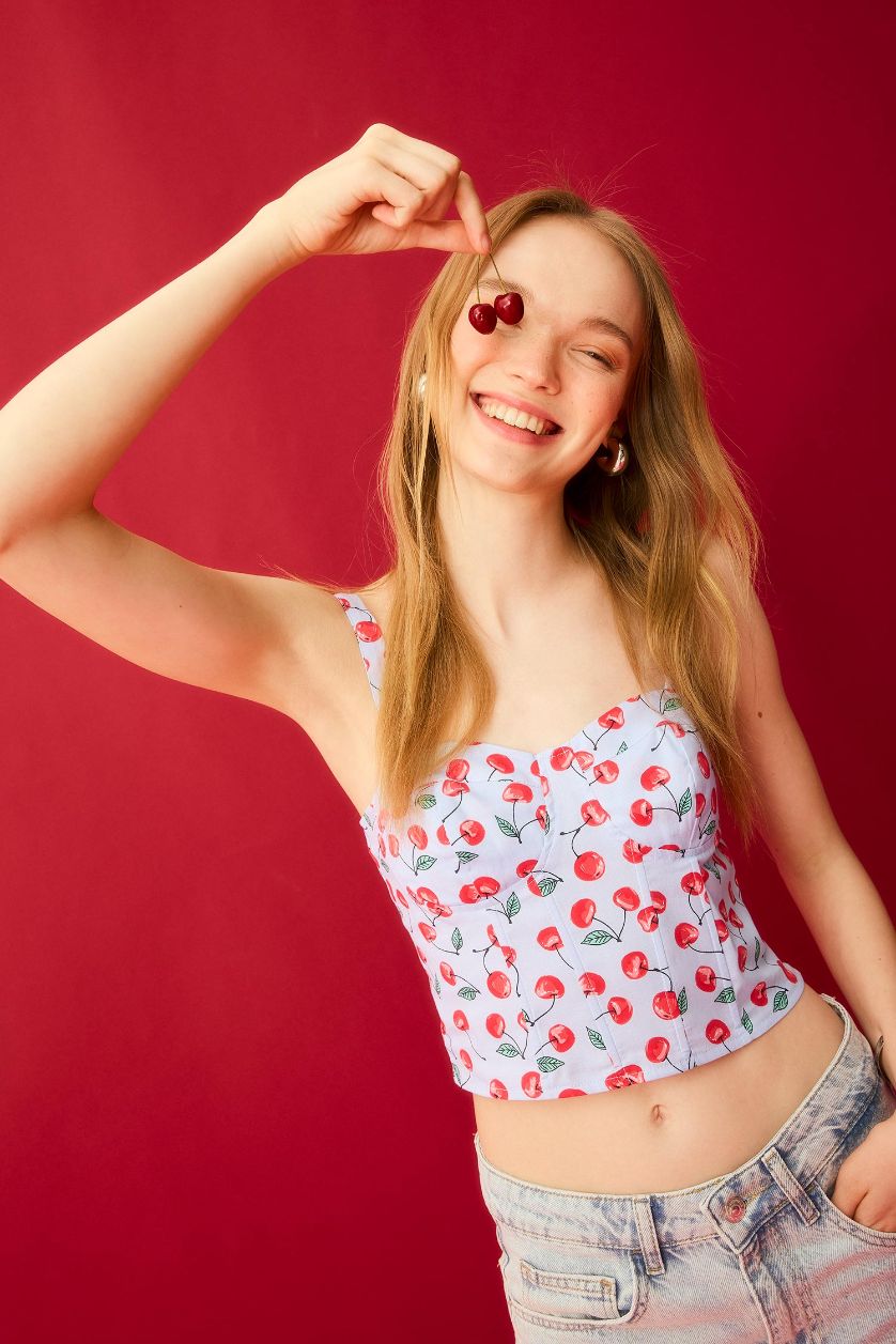 نساء أزرق فاتح بلوزة كروب بوبلين بحمالات وطبعة كرز