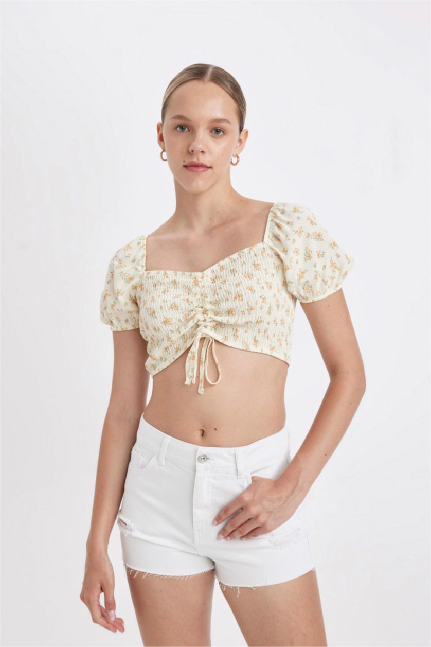 Kadın Ekru Fitted Crop Desenli Maroken Kısa Kollu Bluz