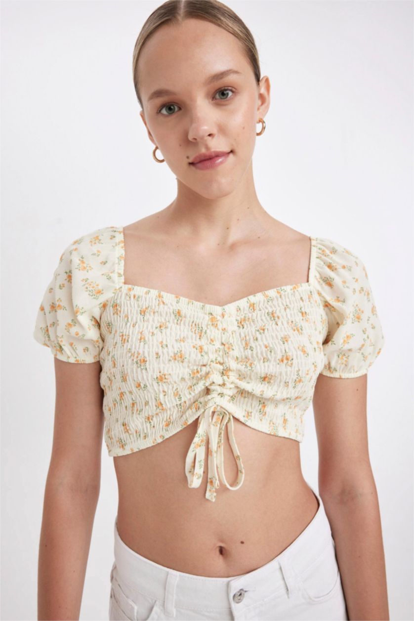 Kadın Ekru Fitted Crop Desenli Maroken Kısa Kollu Bluz