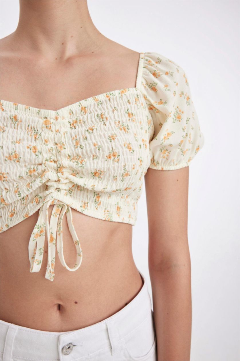 Kadın Ekru Fitted Crop Desenli Maroken Kısa Kollu Bluz