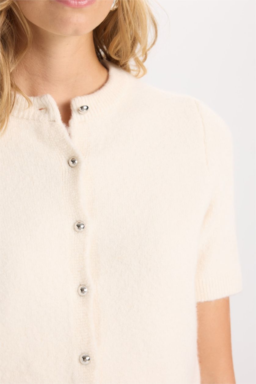 Kadın Ekru Regular Fit Bisiklet Yaka Basic Düz Düğmeli Kısa Kollu Triko Hırka