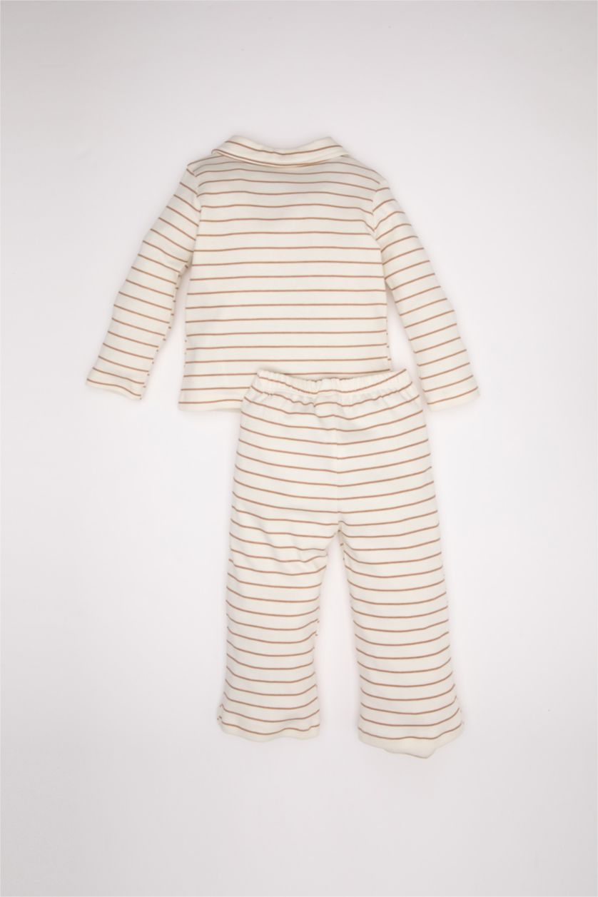 طفل صغير بيج فاتح طقم بيجاما بيبي اولادي مخطط قصة عادية - قطعتين