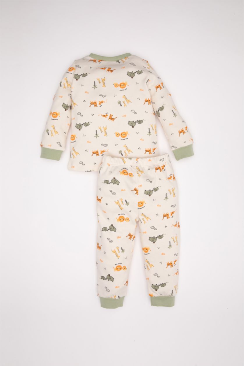 طفل صغير بيج فاتح طقم بيجاما بيبي اولادي ممشط قصة عادية بطبعة سفاري - قطعتين