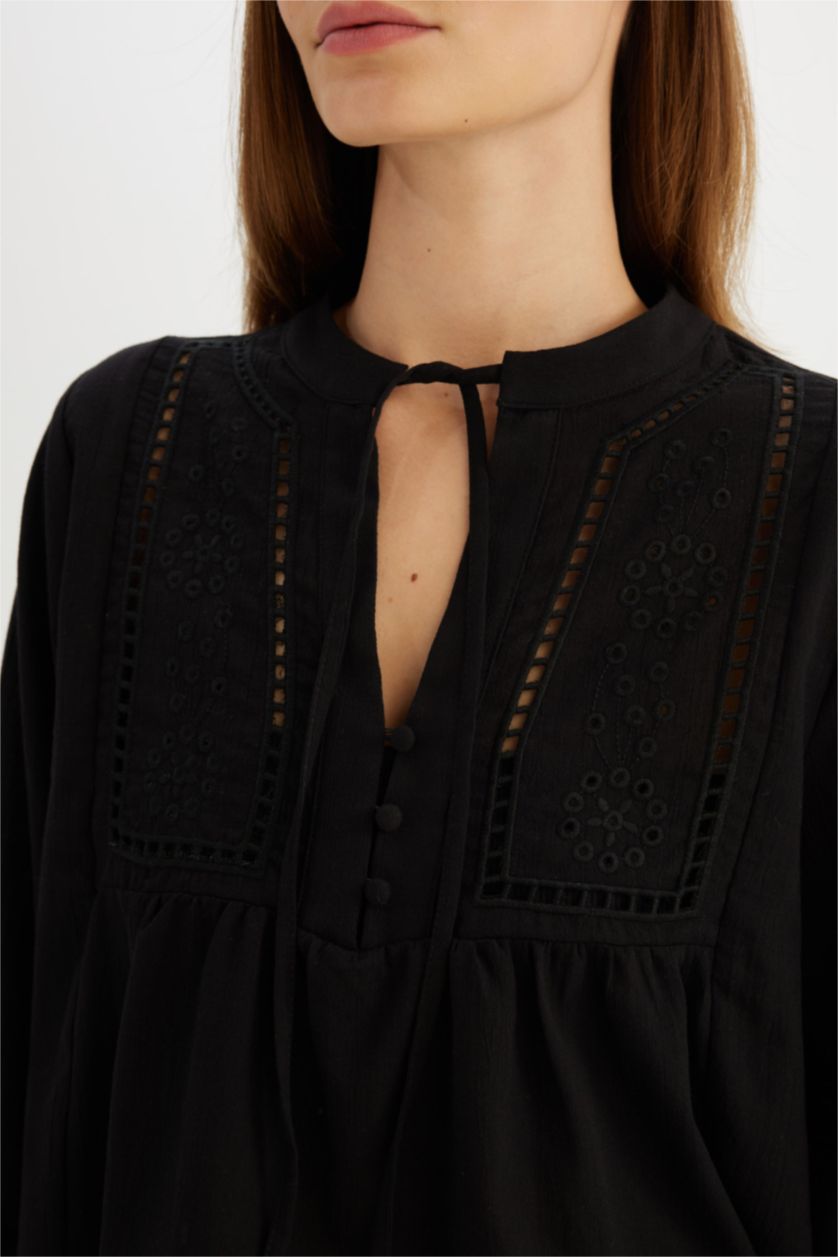 Kadın Siyah Regular Fıt Bisiklet Yaka Brode Uzun Kollu Bluz