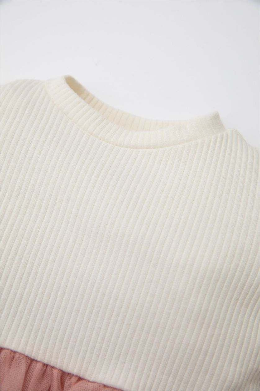 طفلة صغيرة بيج فاتح فستان بناتي مضلع قصة عادية ردن طويل بياخة مستديرة